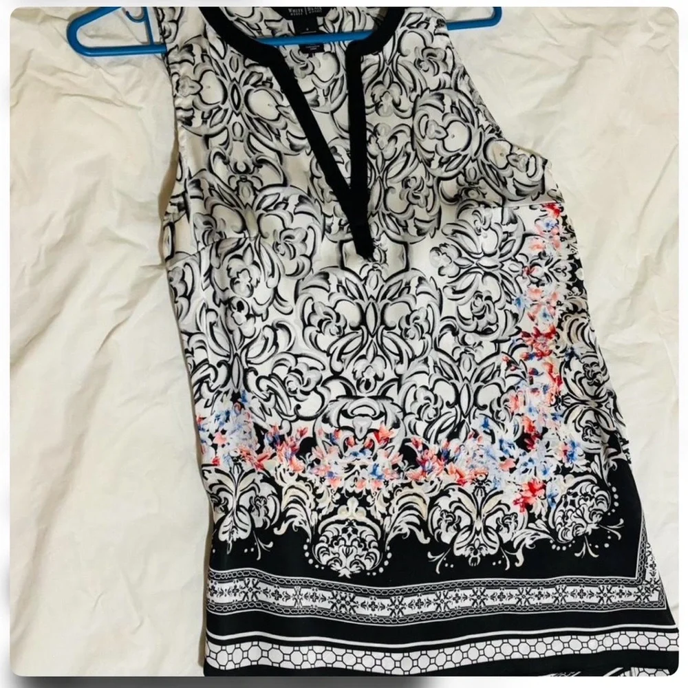 White House Black Market Black and White Floral Blouse - Picture 3 of 7